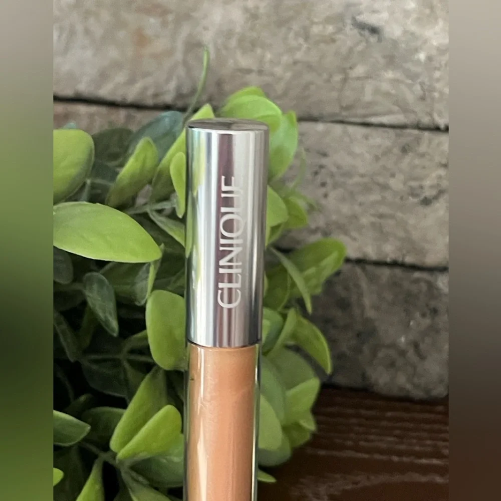 Clinique Lip Gloss “AIR KISS” 💋🆕💋 Full Size